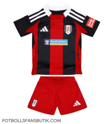 Fulham Replika Bortatröja Barn 2024-25 Kortärmad (+ Korta byxor)